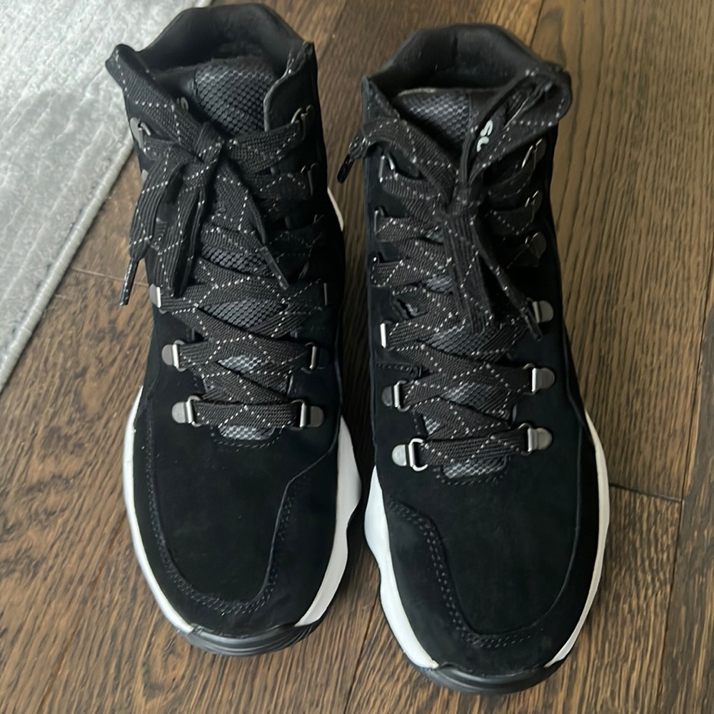 Sorel kinetic impact Waterproof size 7.